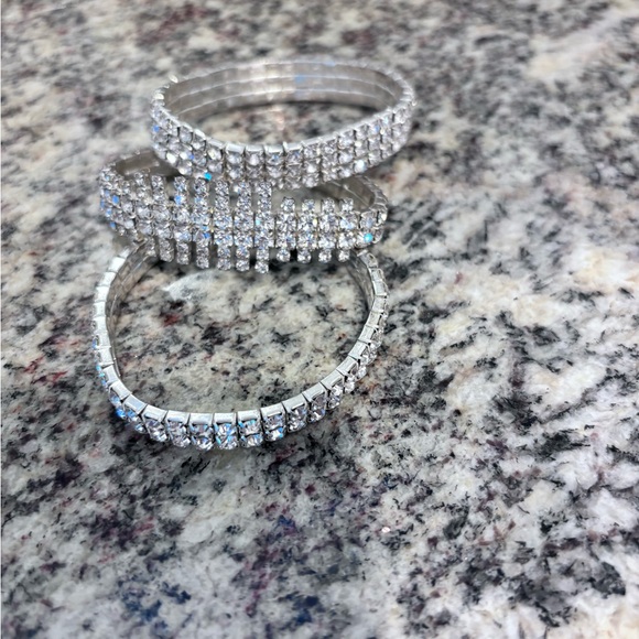 Beautiful pack of 3 rhinestone stretch bracelets. - Picture 3 of 3